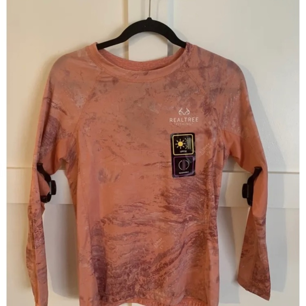 NWT Women's Realtree Fishing reversible long sleeve performance shirt Small.